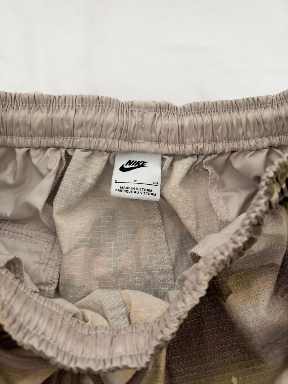 Nike Camo Cargo Pants - NWOT - Picture 4 of 4